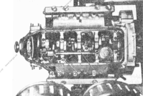 Вид двигателя снизу со снятым масляным картером КамАЗ-5320, -55102, -55111