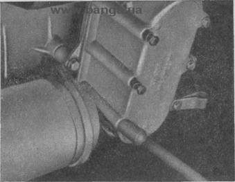 Снятие крышки масляного радиатора КрАЗ-219, КрАЗ-221, КрАЗ-222, КрАЗ-214