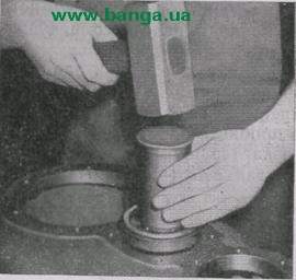  Напрессовка переднего под­шипника на вал промежуточной ше­стерни КрАЗ-219, КрАЗ-221, КрАЗ-222, КрАЗ-214