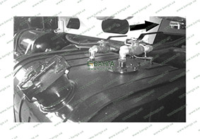 Забор и слив топлива с правого бака (рукоятка повернута в сторону левого бака)  КрАЗ-6236 С4